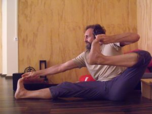 Akarna Dhanurasana el arquero